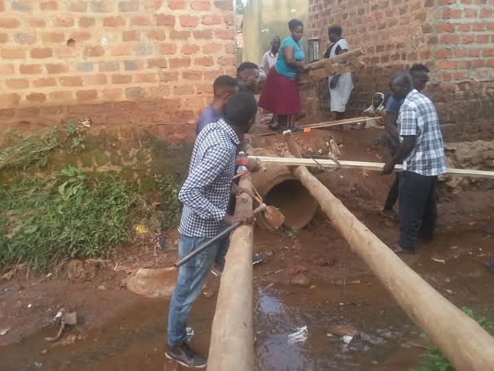 Members of KEA constructing a bridge